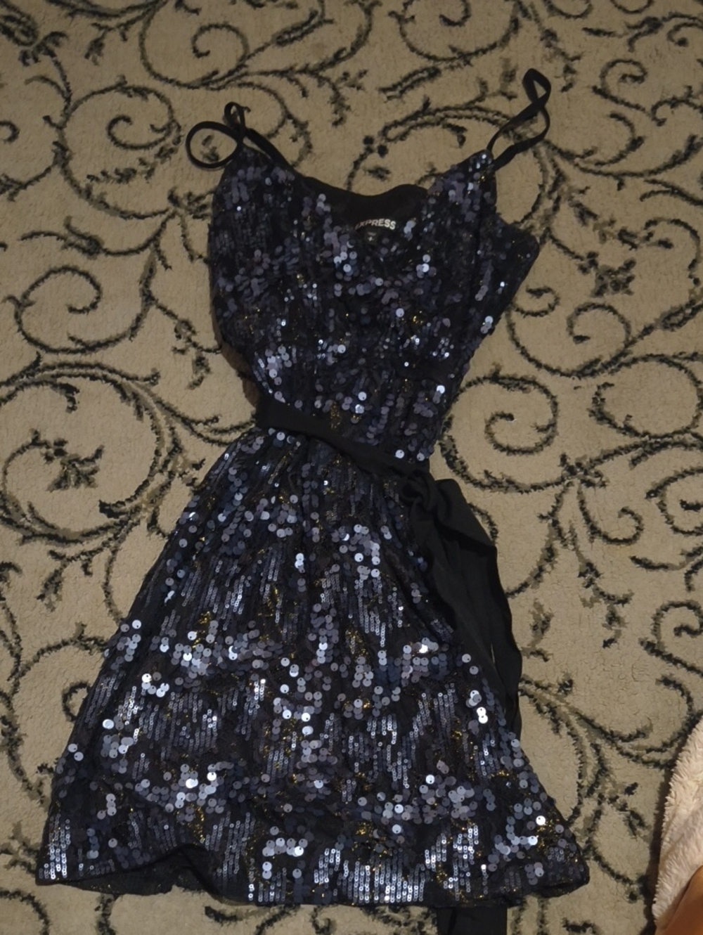 Express sequin party dres